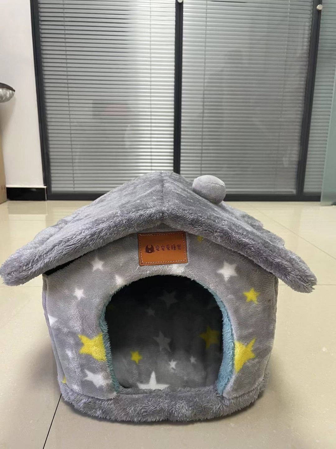 Cozy Foldable Pet Cave – Snuggly Winter Retreat for Cats & Small Dogs!
